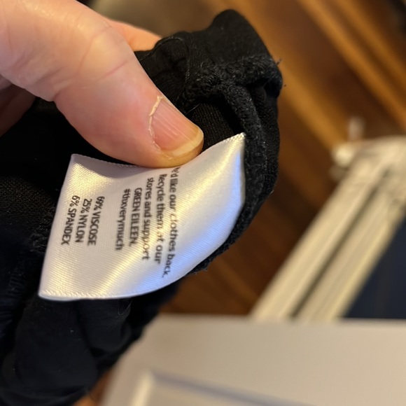 EILEEN FISHER BLACK PULL ON ELASTIC PONTE  LEGGINGS…SZ SMALL SLIM LEG PANTS - Picture 7 of 7